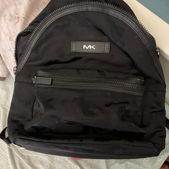 Used only a few times still brand new, no damages black camouflage, Michael Kors - Picture 3 of 5